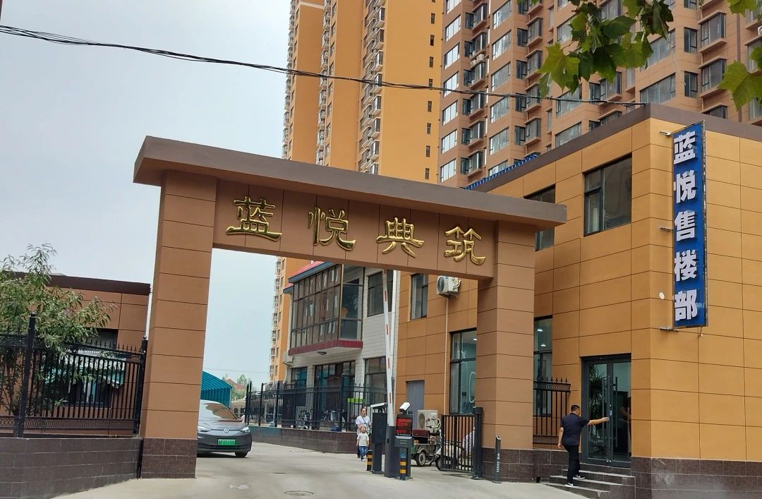 纽恩泰侧出风变频机组入驻河北正定小区，静音护航温暖过冬！