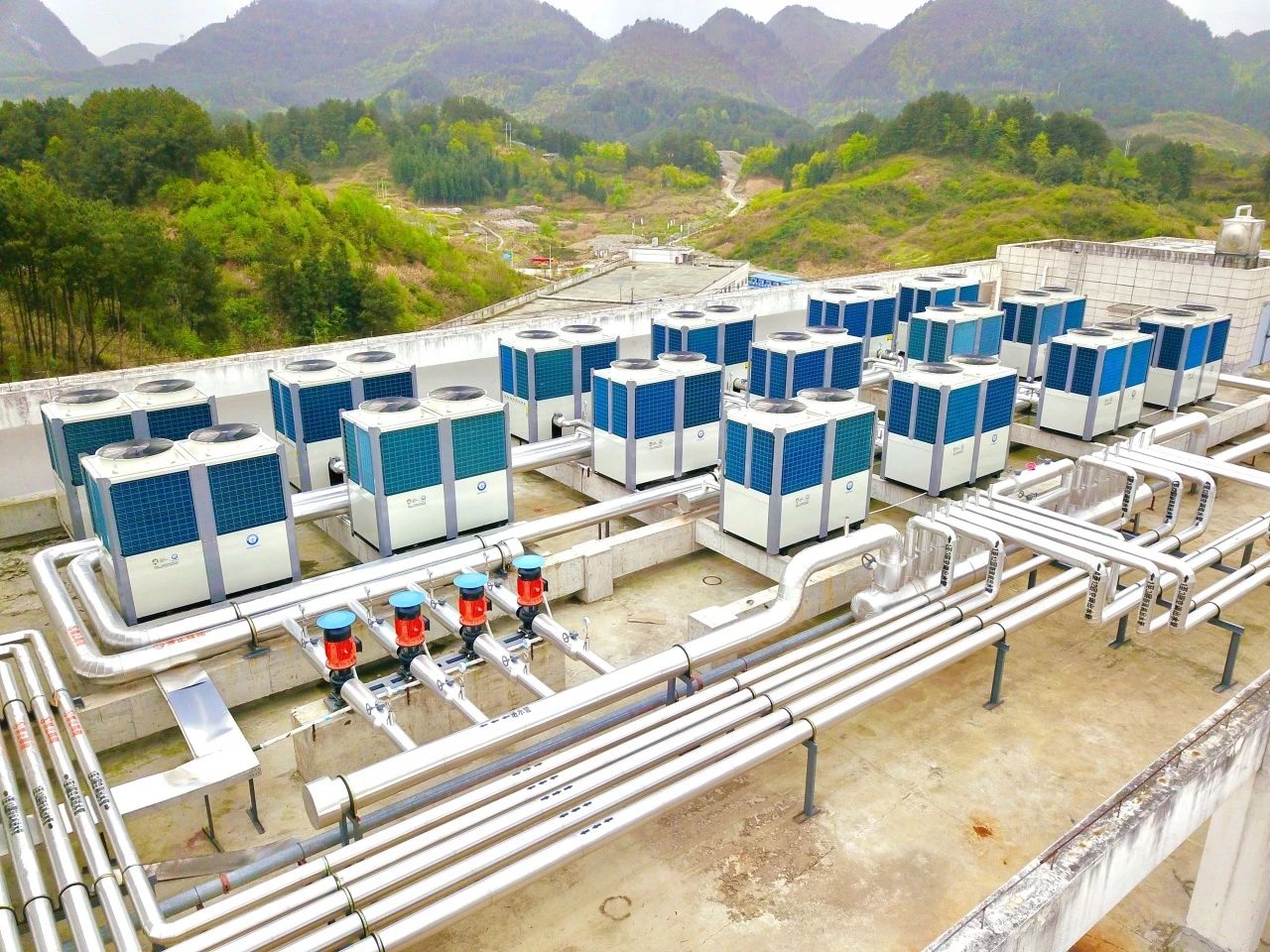 纽恩泰空气能商用热水，打造高校热水BOT新范式